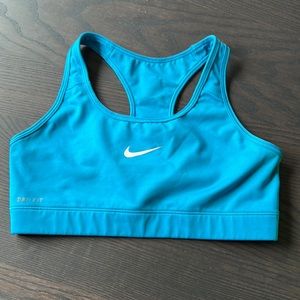 Nike Pro women’s sports bra